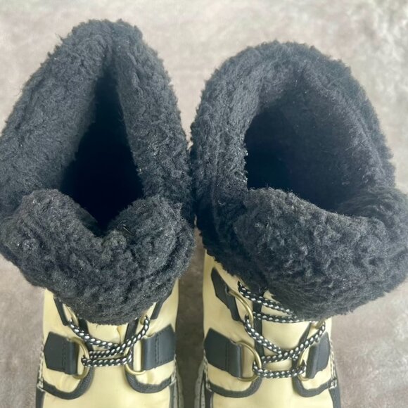 Sorel Cozy Carnaval Waterproof Boots  Womens Size 8 - Picture 7 of 16